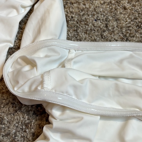 Edikted white, long sleeve, off-shoulder, ruched crop top - Picture 3 of 3